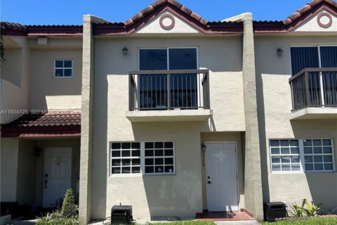 Townhouse in Miami, Florida 2 bedrooms, 102.19 sq.m. № 1994060 - photo 3