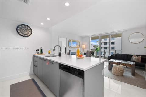 Купить кондоминиум в Бей-Харбор-Айлендс, Флорида 2 спальни, 88.72м2, № 2002906 - фото 4