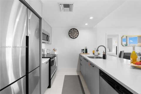 Купить кондоминиум в Бей-Харбор-Айлендс, Флорида 2 спальни, 88.72м2, № 2002906 - фото 3