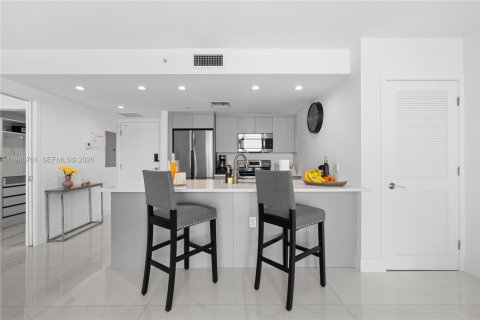 Купить кондоминиум в Бей-Харбор-Айлендс, Флорида 2 спальни, 88.72м2, № 2002906 - фото 13