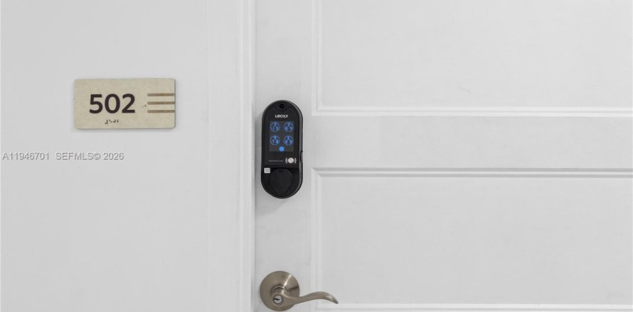 Кондоминиум с 2 спальнями в Бей-Харбор-Айлендс, Флорида № 2002906