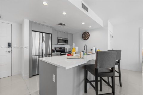 Купить кондоминиум в Бей-Харбор-Айлендс, Флорида 2 спальни, 88.72м2, № 2002906 - фото 11