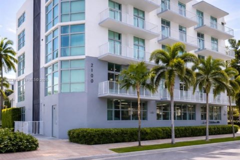 Кондоминиум с 2 спальнями в Холливуд, Флорида № 2045799