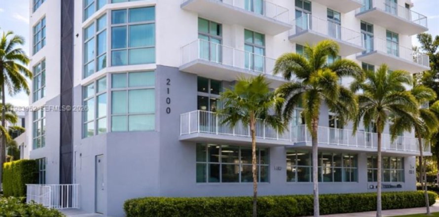 Кондоминиум с 2 спальнями в Холливуд, Флорида № 2045799