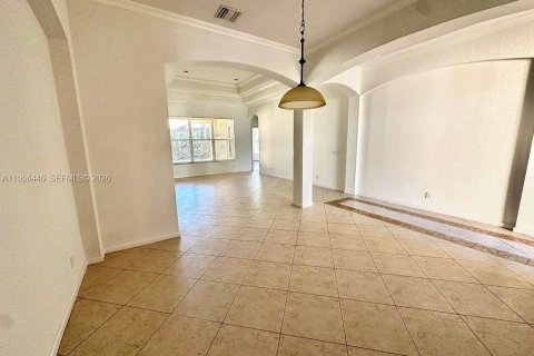 Купить виллу или дом в Уэстон, Флорида 6 спален, 279.82м2, № 2010506 - фото 7