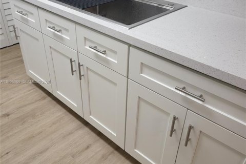 Immobilier commercial à vendre à Hollywood, Floride № 2066359 - photo 19