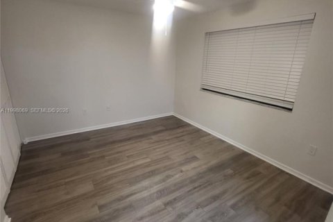 Immobilier commercial à vendre à Hollywood, Floride № 2066359 - photo 5