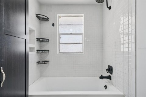 Casa en venta en Temple Terrace, Florida, 5 dormitorios, 226.12 m2 № 1851743 - foto 27