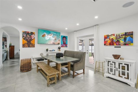 Casa en venta en Temple Terrace, Florida, 5 dormitorios, 226.12 m2 № 1851743 - foto 11