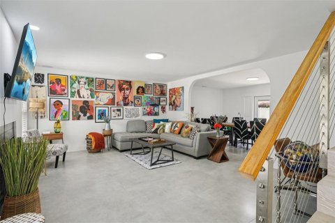 Casa en venta en Temple Terrace, Florida, 5 dormitorios, 226.12 m2 № 1851743 - foto 7