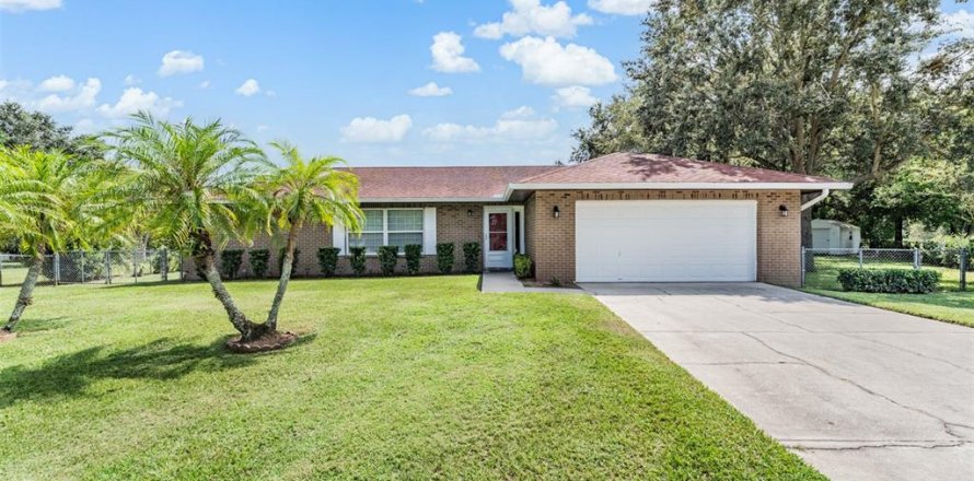 House in Lakeland, Florida 3 bedrooms, 215.9 sq.m. № 1914540