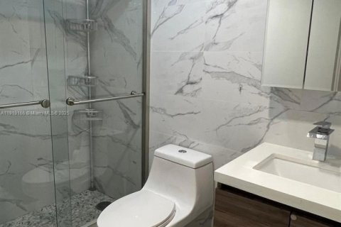 Condo in Doral, Florida, 1 bedroom  № 2018234 - photo 9