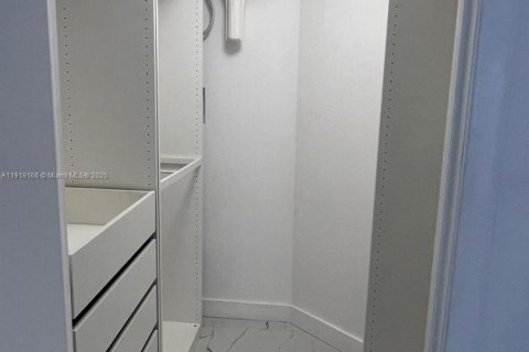 Condo in Doral, Florida, 1 bedroom  № 2018234 - photo 7