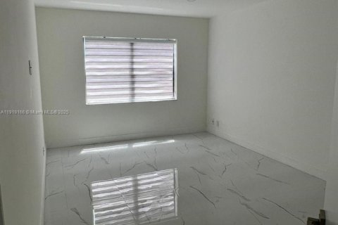 Condo in Doral, Florida, 1 bedroom  № 2018234 - photo 8