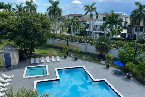 Condo in Doral, Florida, 1 bedroom  № 2018234 - photo 10