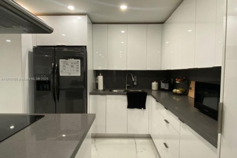 Condo in Doral, Florida, 1 bedroom  № 2018234 - photo 3