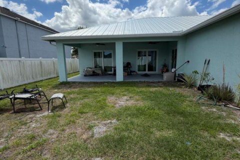 House in Port St. Lucie, Florida 5 bedrooms, 264.77 sq.m. № 2187423 - photo 26