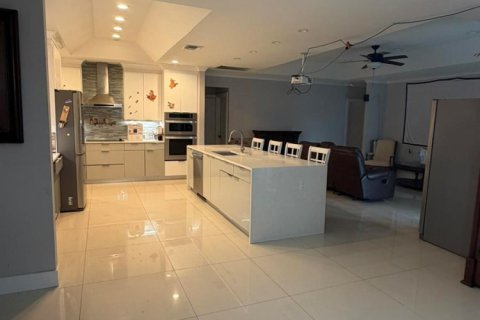 House in Port St. Lucie, Florida 5 bedrooms, 264.77 sq.m. № 2187423 - photo 8