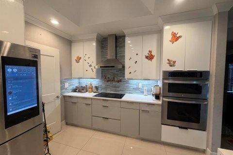 House in Port St. Lucie, Florida 5 bedrooms, 264.77 sq.m. № 2187423 - photo 4