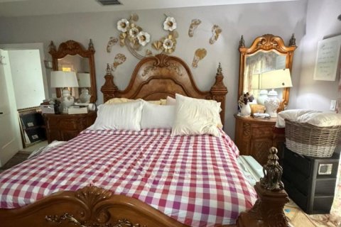 House in Port St. Lucie, Florida 5 bedrooms, 264.77 sq.m. № 2187423 - photo 19