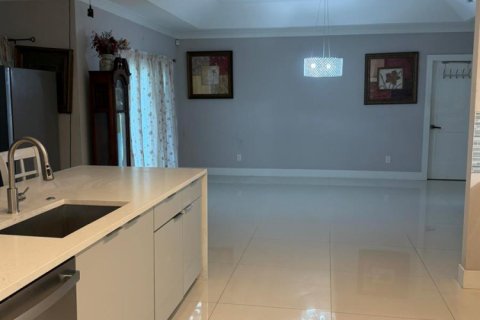 House in Port St. Lucie, Florida 5 bedrooms, 264.77 sq.m. № 2187423 - photo 15