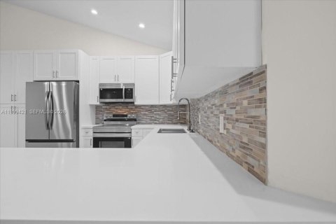 Townhouse in Palm Beach Gardens, Florida 3 bedrooms, 125.98 sq.m. № 2064210 - photo 13