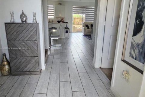 Touwnhouse à vendre à Homestead, Floride: 4 chambres, 127.65 m2 № 1942995 - photo 5
