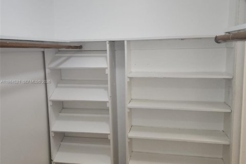 Condo in Pembroke Pines, Florida, 1 bedroom  № 2045821 - photo 20