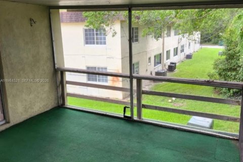 Condo in Pembroke Pines, Florida, 1 bedroom  № 2045821 - photo 21