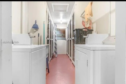 Condo in Pembroke Pines, Florida, 1 bedroom  № 2045821 - photo 23