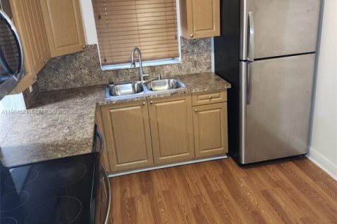 Condo in Pembroke Pines, Florida, 1 bedroom  № 2045821 - photo 9