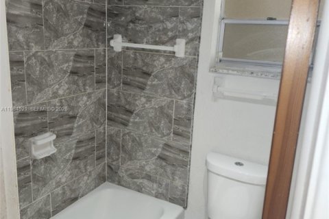 Condo in Pembroke Pines, Florida, 1 bedroom  № 2045821 - photo 16