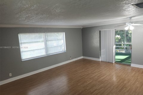 Condo in Pembroke Pines, Florida, 1 bedroom  № 2045821 - photo 5