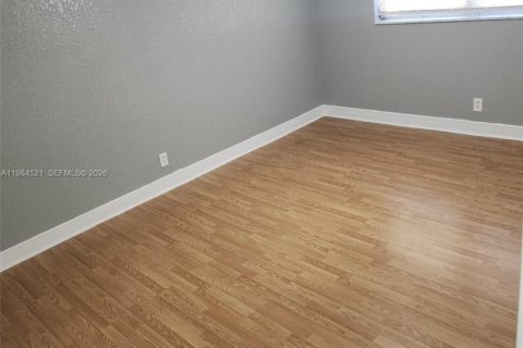 Condo in Pembroke Pines, Florida, 1 bedroom  № 2045821 - photo 13