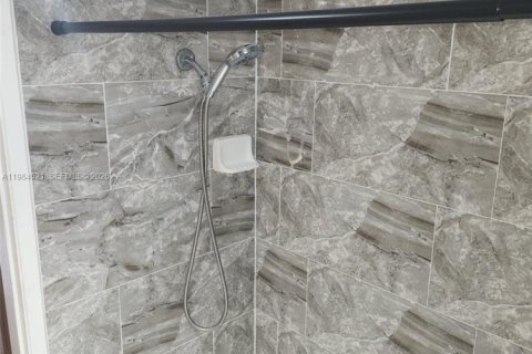 Condo in Pembroke Pines, Florida, 1 bedroom  № 2045821 - photo 17