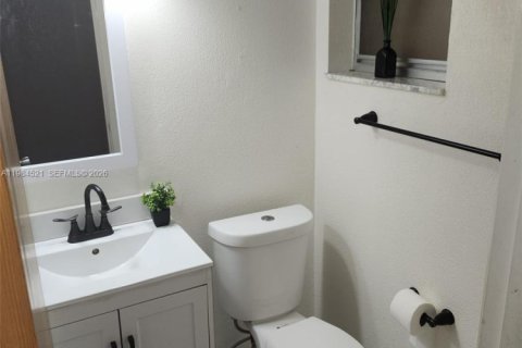 Condo in Pembroke Pines, Florida, 1 bedroom  № 2045821 - photo 12