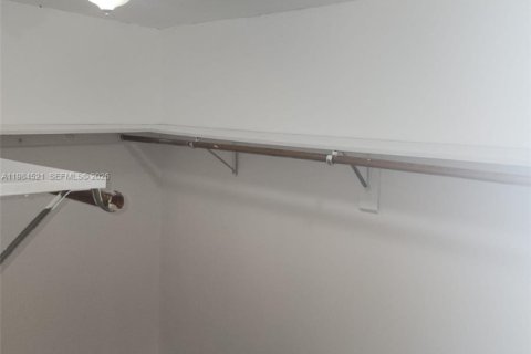 Condo in Pembroke Pines, Florida, 1 bedroom  № 2045821 - photo 19