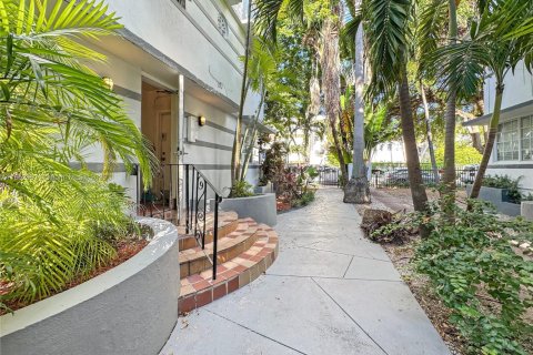 Condo in Miami Beach, Florida, 1 bedroom  № 1887286 - photo 25