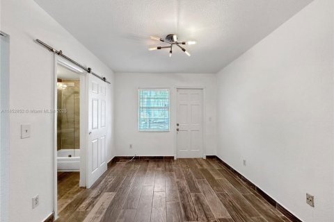 Condo in Miami Beach, Florida, 1 bedroom  № 1887286 - photo 10