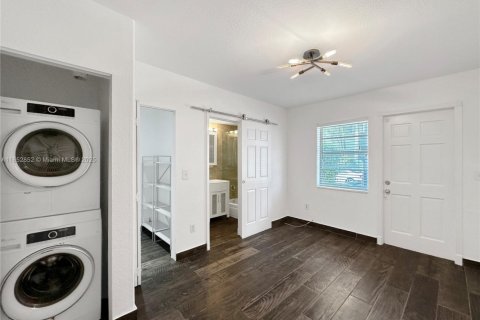 Condo in Miami Beach, Florida, 1 bedroom  № 1887286 - photo 11