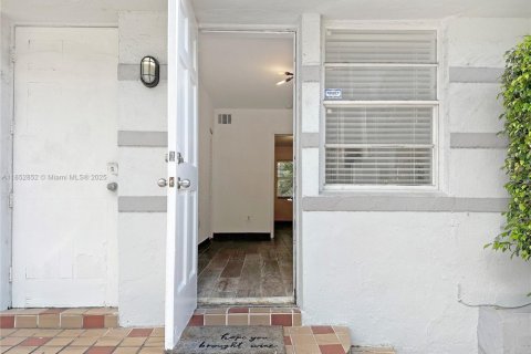 Condo in Miami Beach, Florida, 1 bedroom  № 1887286 - photo 22
