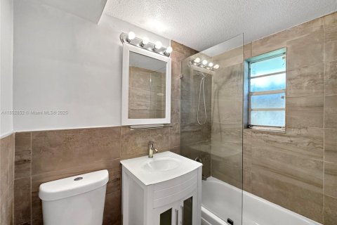 Condo in Miami Beach, Florida, 1 bedroom  № 1887286 - photo 17