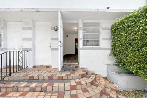 Condo in Miami Beach, Florida, 1 bedroom  № 1887286 - photo 2