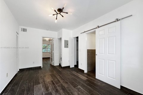 Condo in Miami Beach, Florida, 1 bedroom  № 1887286 - photo 16