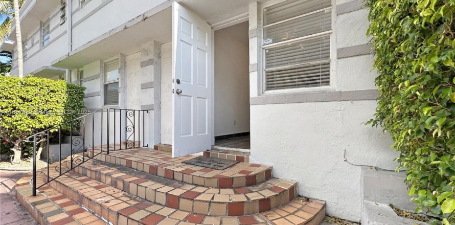 Condo in Miami Beach, Florida, 1 bedroom  № 1887286