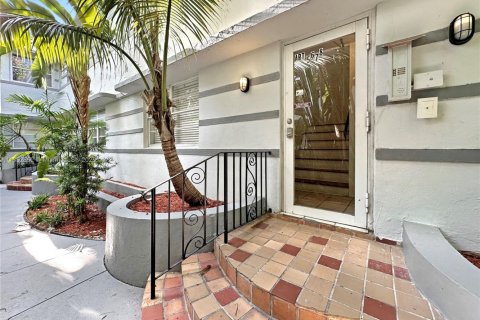 Condo in Miami Beach, Florida, 1 bedroom  № 1887286 - photo 21