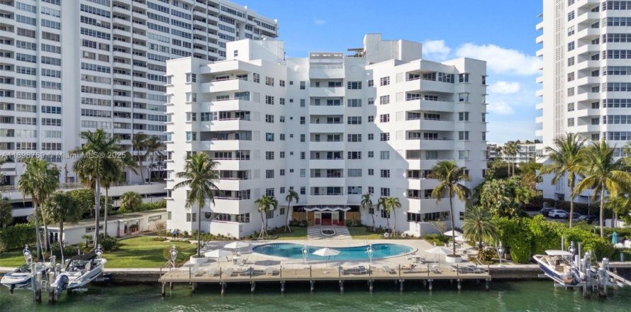 Кондоминиум с 2 спальнями в Майами-Бич, Флорида № 1950590