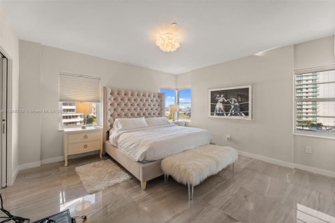 Снять в аренду кондоминиум в Майами-Бич, Флорида 2 спальни, 145.86м2, № 1950590 - фото 16