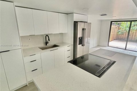 Townhouse in Sunrise, Florida 3 bedrooms, 146.88 sq.m. № 2179856
