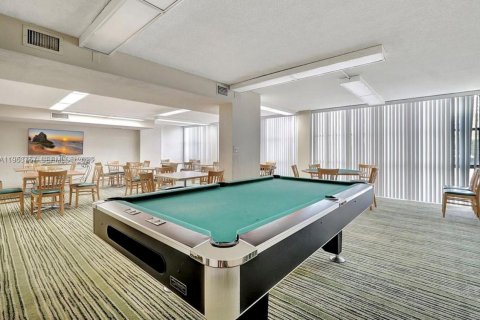 Copropriété à vendre à Hallandale Beach, Floride: 2 chambres, 104.98 m2 № 2153284 - photo 23